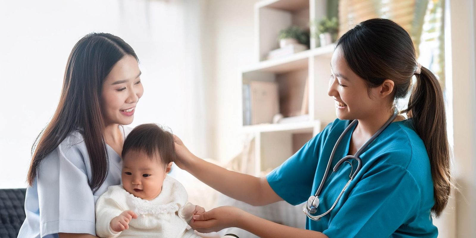 Peran Vital Bidan dalam Meningkatkan Kesehatan Ibu dan Anak