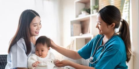 Peran Vital Bidan dalam Meningkatkan Kesehatan Ibu dan Anak