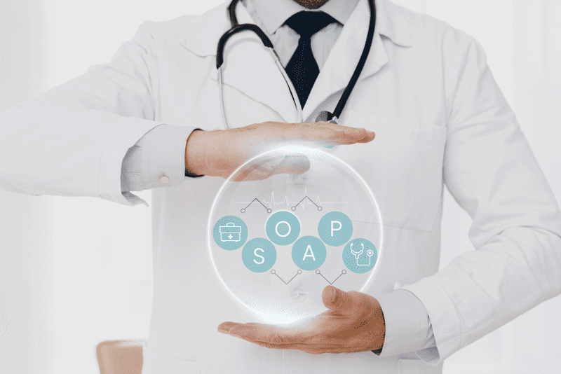 Dokter mencatat Rekam Medis Elektronik menggunakan format SOAP