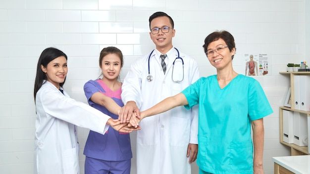 Ilustrasi struktur organisasi tim klinik